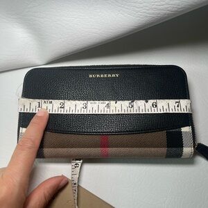 Burberry Elmore House Check & Black Leather Zip-Around Wallet – Like New